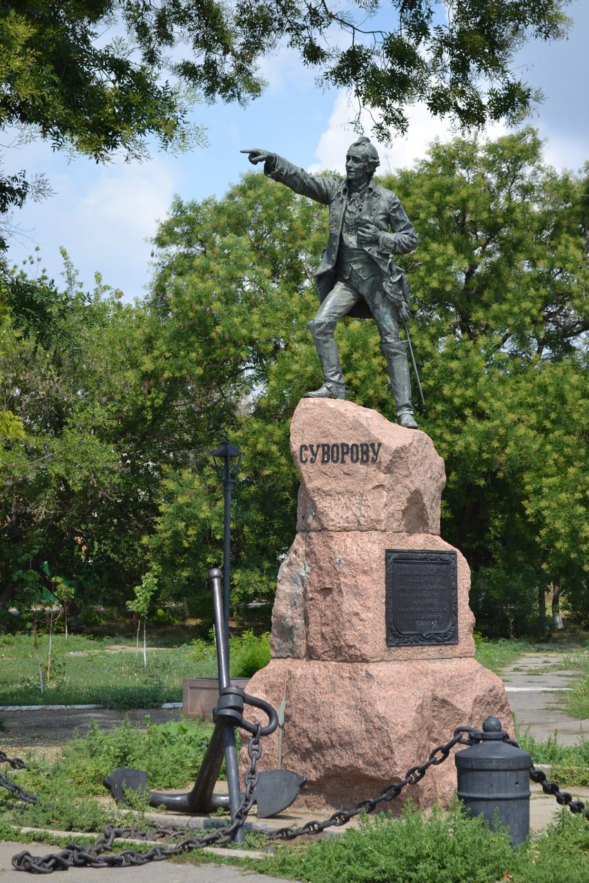 Пам'ятник О. В. Суворову в Очакові (Скульптор Б. В. Едуардс)